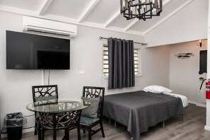 1 bedroom, desk, free WiFi