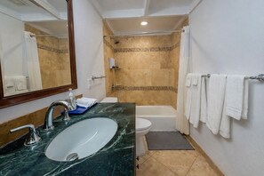 Hair dryer, towels, soap, toilet paper - Palms Resort and Beach (La Grande Princesse)