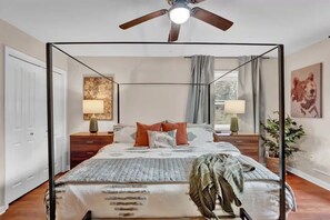 5 bedrooms, iron/ironing board, WiFi, bed sheets - Fun & Room for The Whole Family, Close to Kalahari (Pocono Summit)