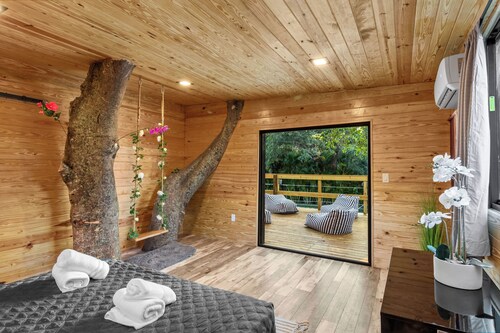 Epic Treehouse Villa - Pool • Pickleball 