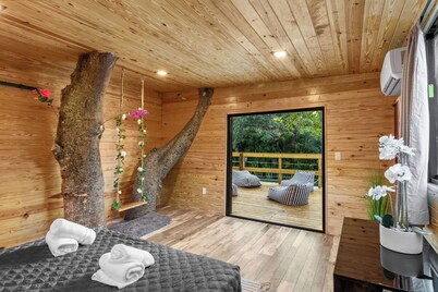 Epic Treehouse Villa - Pool • Pickleball
