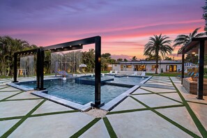 Outdoor pool - Epic Treehouse Villa - Pool • Pickleball  (North Miami)