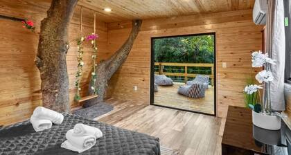 One & OnlyTreehouse Villa Pool Jacuzzi