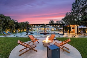 Courtyard - Epic Treehouse Villa - Pool • Pickleball  (North Miami)