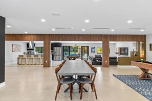 Comfort Villa | Dining - One & OnlyTreehouse Villa Pool Jacuzzi  (North Miami)