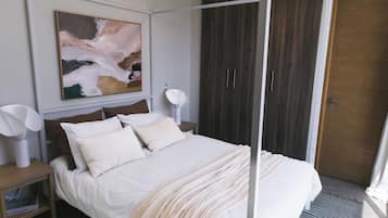 3 habitaciones, tabla de planchar con plancha, wifi y ropa de cama
