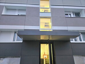 Exterior detail - Nice whole family/group apartment with free parking (Mérignac)