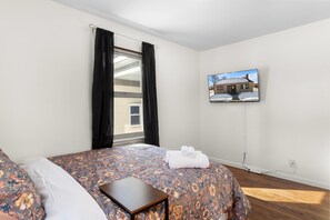 3 bedrooms, desk, iron/ironing board, WiFi