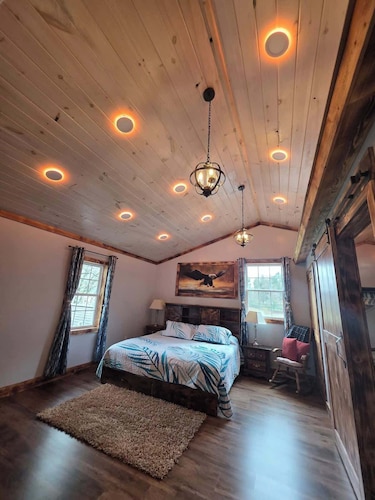 Brand-new 4BR, Hot Tub, Entire Home, Boat Parking
