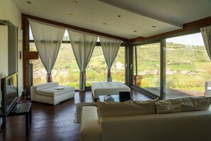 TV - Villa Canarecchia by MMega (Vallefoglia)