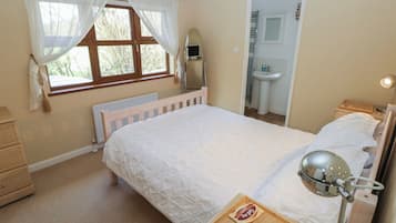 2 phòng ngủ, trang trí khác biệt