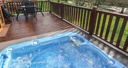 3 Riverside Lodge
