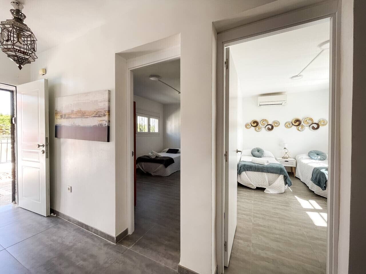 2 slaapkamers, een bureau, een strijkplank/strijkijzer, gratis wifi