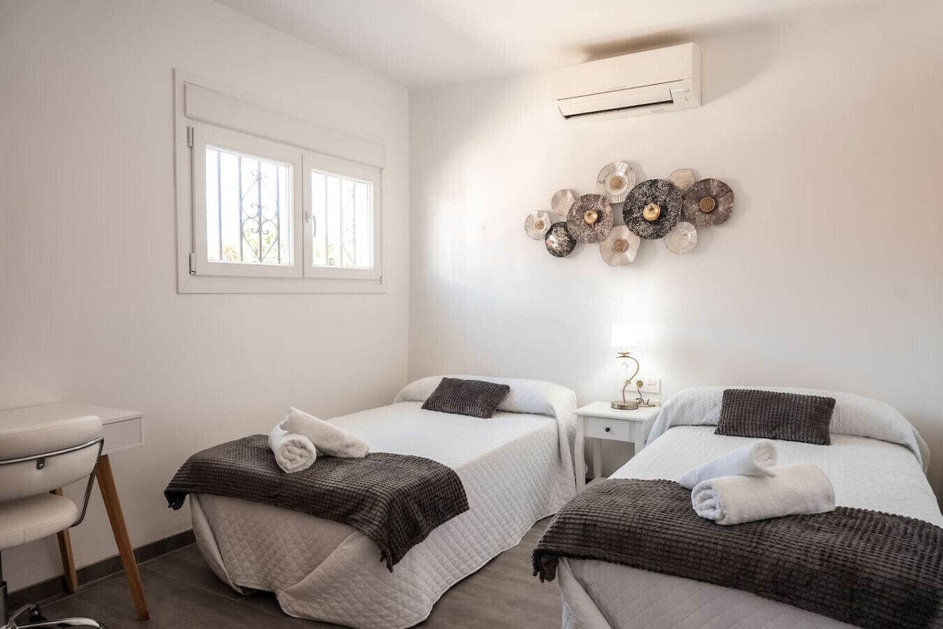 2 dormitorios, escritorio, tabla de planchar con plancha y wifi gratis