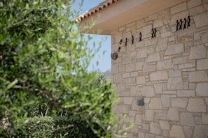 Villa | Interior detail - Elegant Chania Villa for 4 Guests (Kissamos)