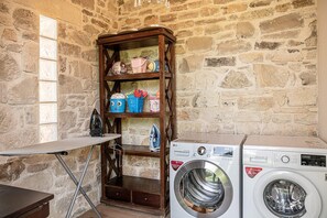 Villa | Bathroom - Elegant Chania Villa for 4 Guests (Kissamos)