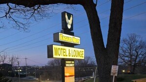 A motel sign with an eagle emblem, indicating a motel and lounge.