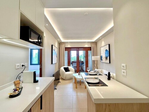 Nice Collection, Elegant One-Bedroom Suite