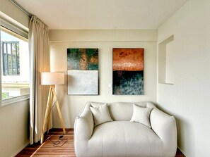 TV - Nice Deluxe, Premium One-Bedroom Apartment (Saint-Denis)