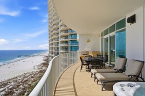Outdoor dining - Luxury Vacation at Turquoise Place 1108C in Orange Beach, AL (Orange Beach)