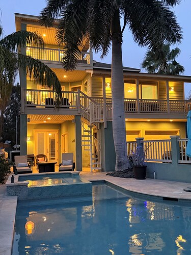4-bedroom Resort-Style Villa, Private Pool & SPA, Sunset Views & Walk to Beach