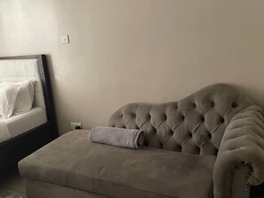 Iron/ironing board, WiFi, bed sheets - Snowhaven Kiambu rd| Studio Apt - Swimming pool (Nairobi)