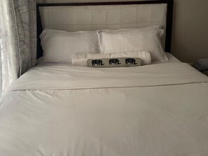 Iron/ironing board, WiFi, bed sheets - Snowhaven Kiambu rd| Studio Apt - Swimming pool (Nairobi)