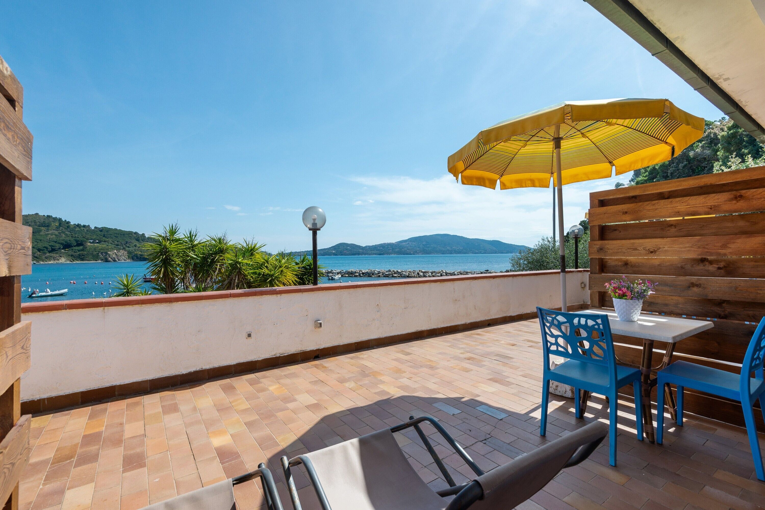 屋外ダイニングエリア