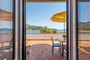 Interior - Sciabattica Room 1 with Sea View, Private Terrace and Wi-Fi (Lacona)