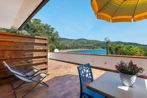 Outdoor dining - Sciabattica Room 1 with Sea View, Private Terrace and Wi-Fi (Lacona)