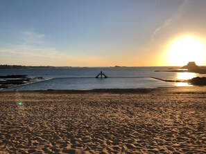 Beach nearby - Holiday Home “Gîte La Guérinette” with Private Terrace, Balcony, and Wi-Fi (Cancale)