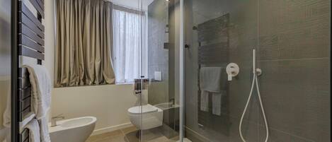 Shower, bidet, towels