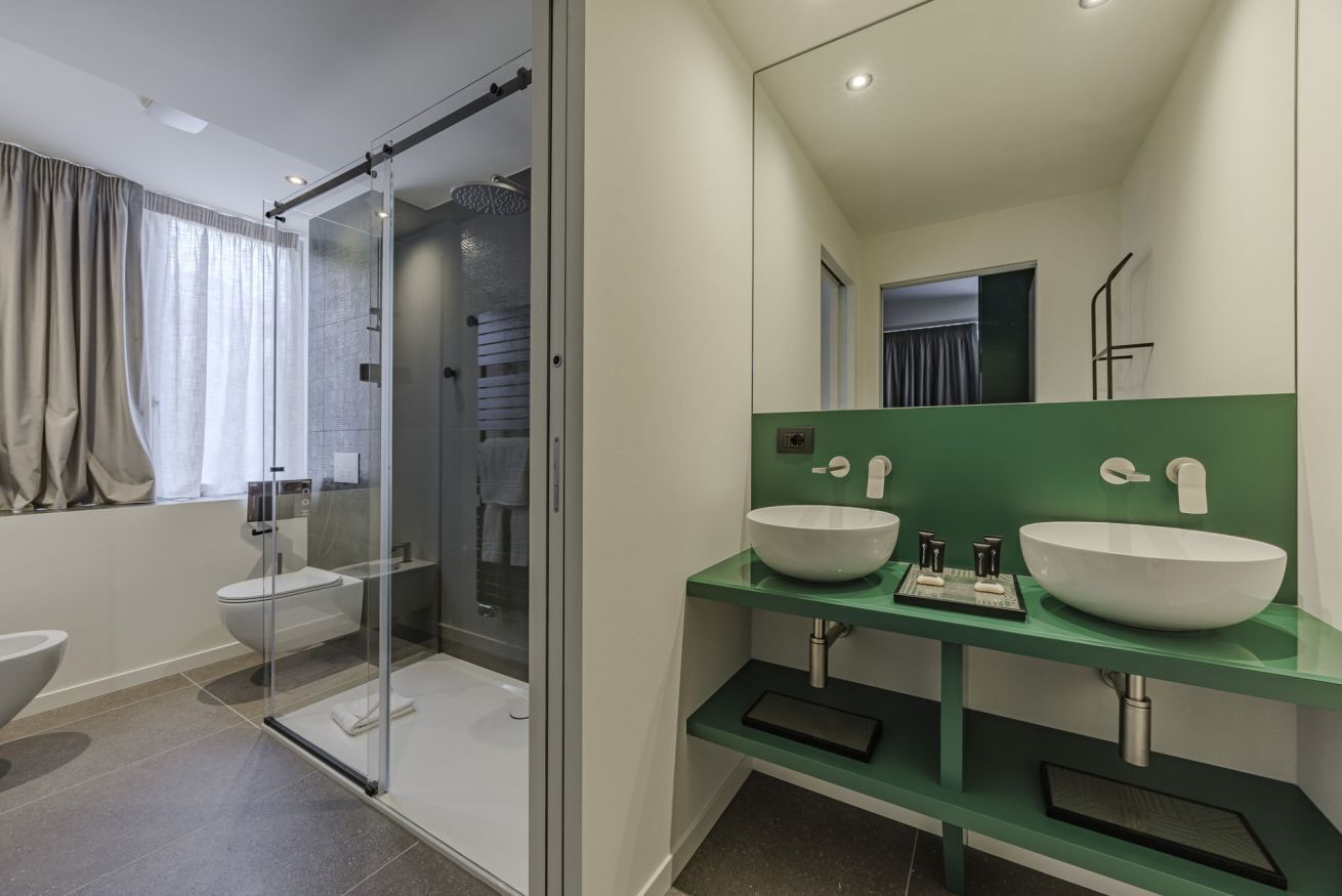 Dusche, Bidet, Handtücher
