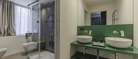 Dusche, Bidet, Handtücher