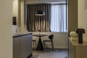 Fridge, microwave, dishwasher, toaster - ApartmentsArena - Palazzo Cignaroli® - Giovannino (Verona)