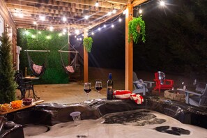 Outdoor spa tub - <10 Min to Lake & DT! Hot Tub! Games! Flat Drive! (Blue Ridge)