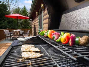 Outdoor dining - <10 Min to Lake & DT! Hot Tub! Games! Flat Drive! (Blue Ridge)