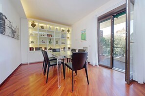 Dining - BELVEDERE RESIDENCE- POOL - BALCONY - JACUZZI -AirCond. - Wifi - LUXURY (Roma)