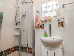 Shower, hair dryer - Number 8 (Blackpool)