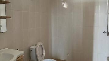 Chambre Double Deluxe, balcon, vue ville | Salle de bain