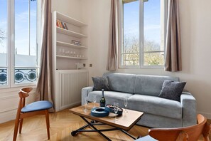TV - 258 Flandrin - Superb Apt  in Paris (Paris)