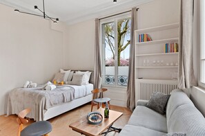 Iron/ironing board, Internet, bed sheets - 258 Flandrin - Superb Apt  in Paris (Paris)