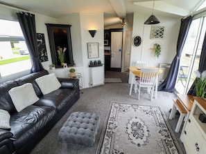 Living area - Towervans Z11 (Mablethorpe)