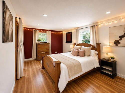 Green Dolphin Retreat | 3BR Near Lake & Downtown
