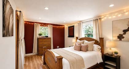 Green Dolphin Retreat | 3BR Near Lake & Downtown