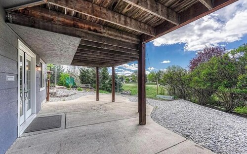 Delightful 1-bedroom apartment in Castle Rock - close to the Hospital