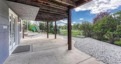 Delightful 1-bedroom apartment in Castle Rock - close to the Hospital