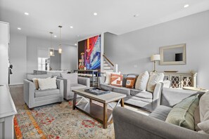 Living area - 26bds in the Gulch • Rooftop Views • Attached Homes (Nashville)