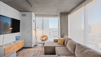 Deluxe Apartment, 3 Bedrooms, City View | Living area