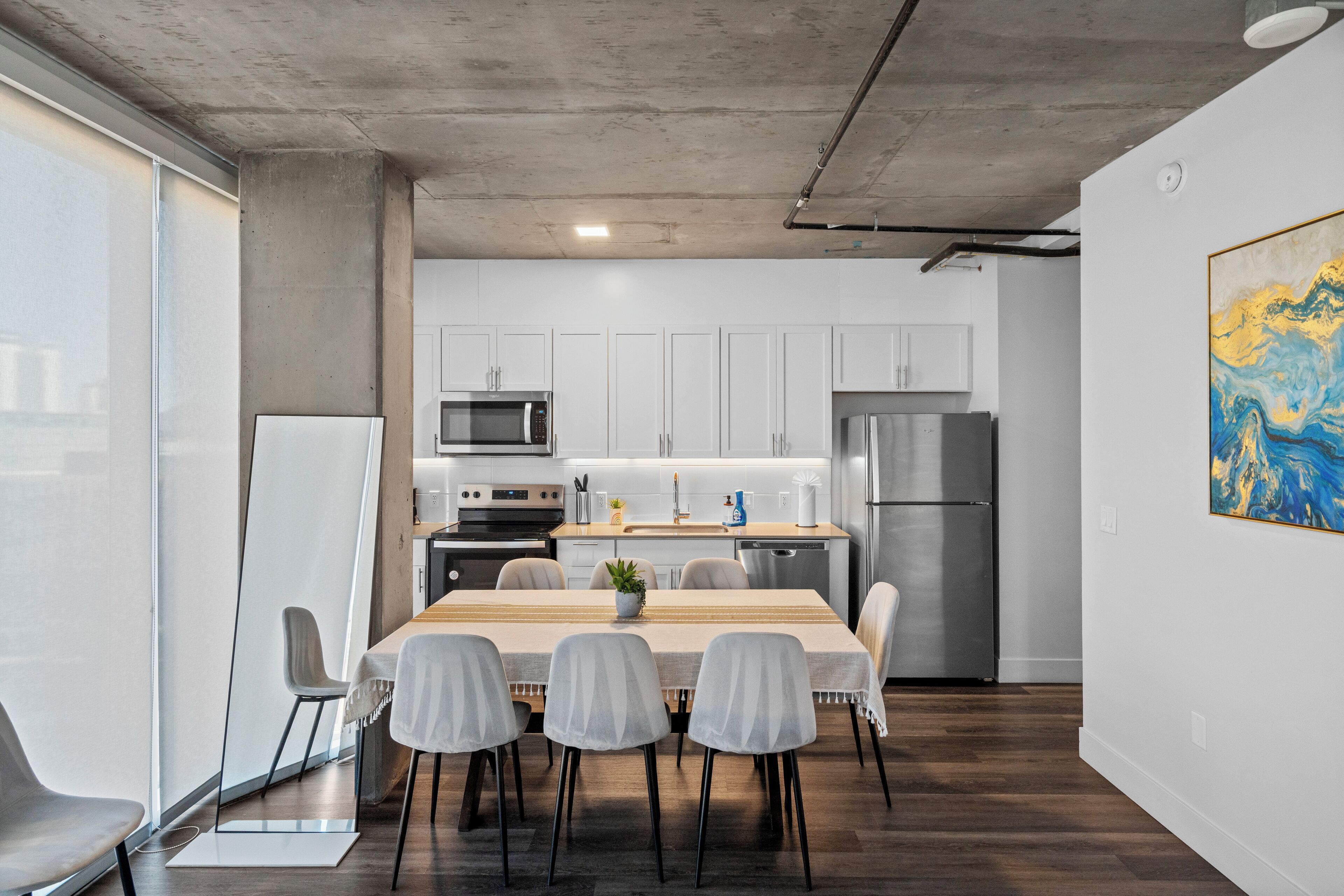 Deluxe Apartment, 3 Bedrooms, City View | Dining